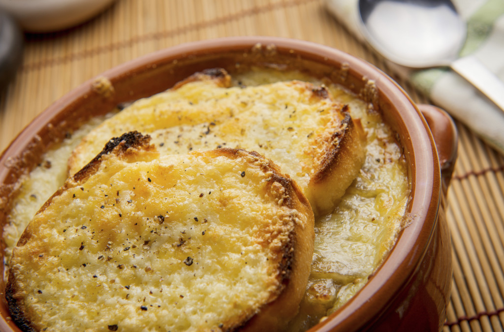 Zuppa di cipolle gratinata – La Cucina Francese